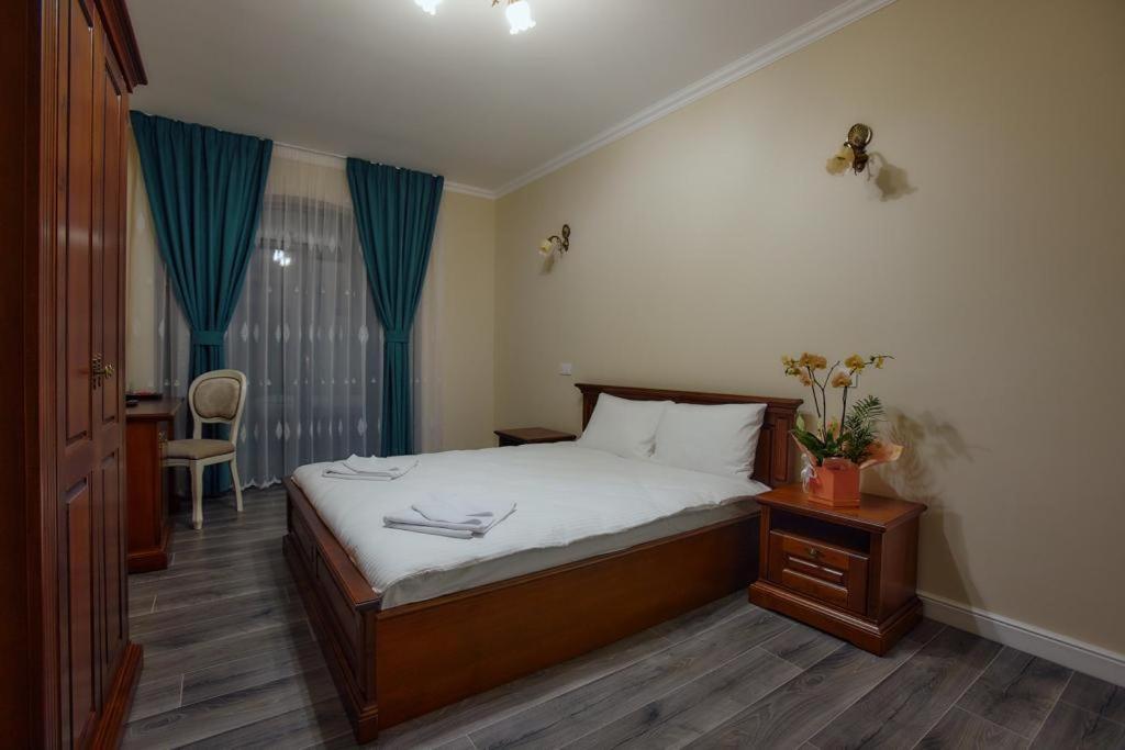 Hotel Imperium Botiz Екстер'єр фото
