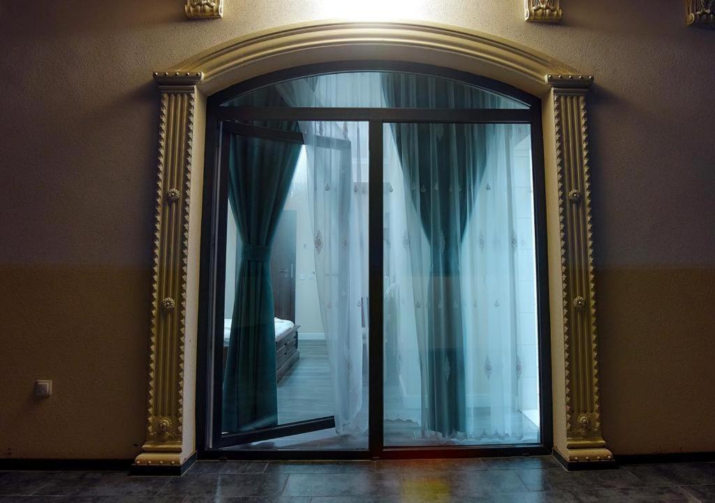 Hotel Imperium Botiz Екстер'єр фото