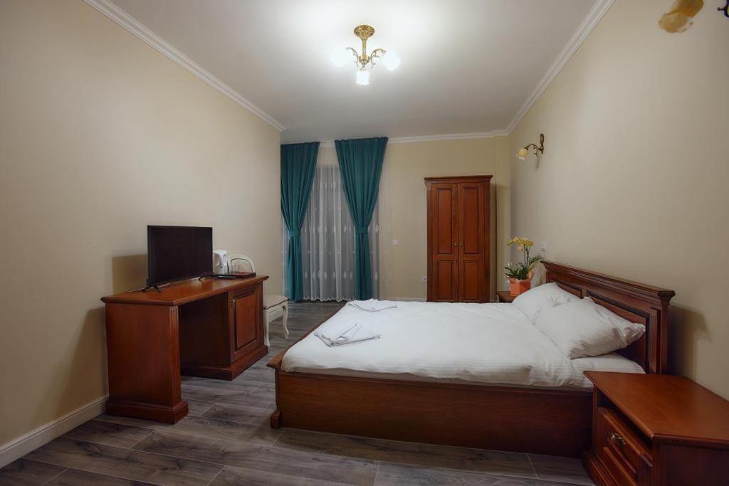 Hotel Imperium Botiz Екстер'єр фото