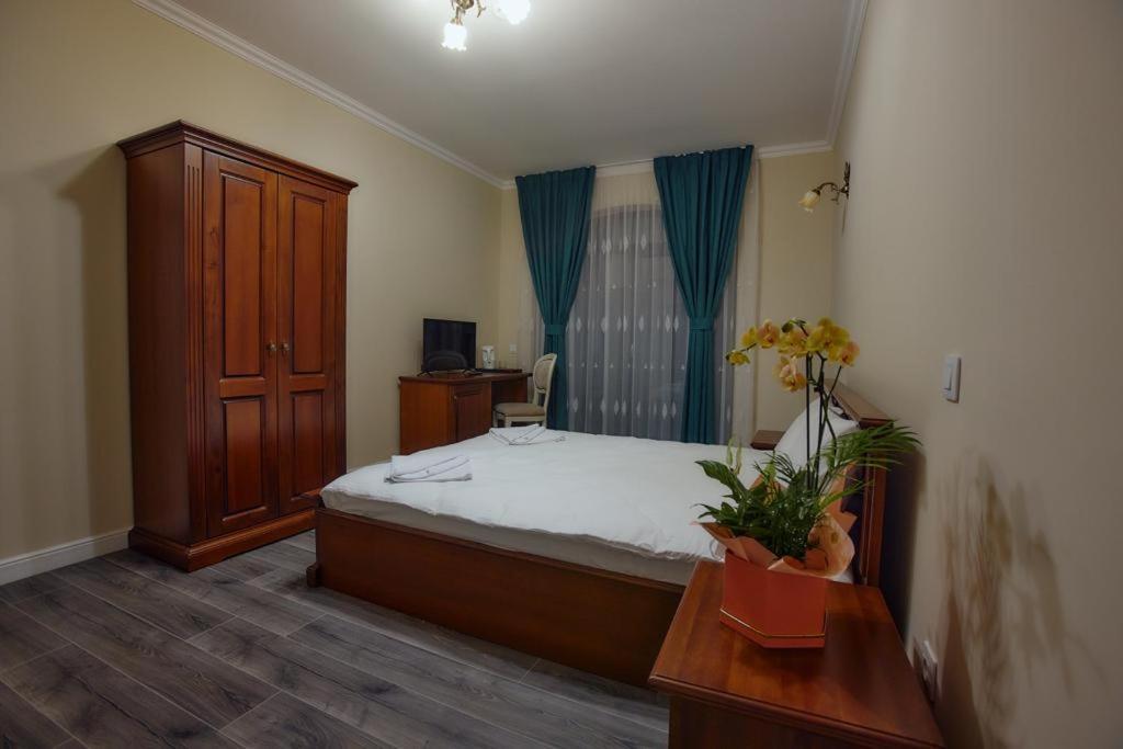 Hotel Imperium Botiz Екстер'єр фото