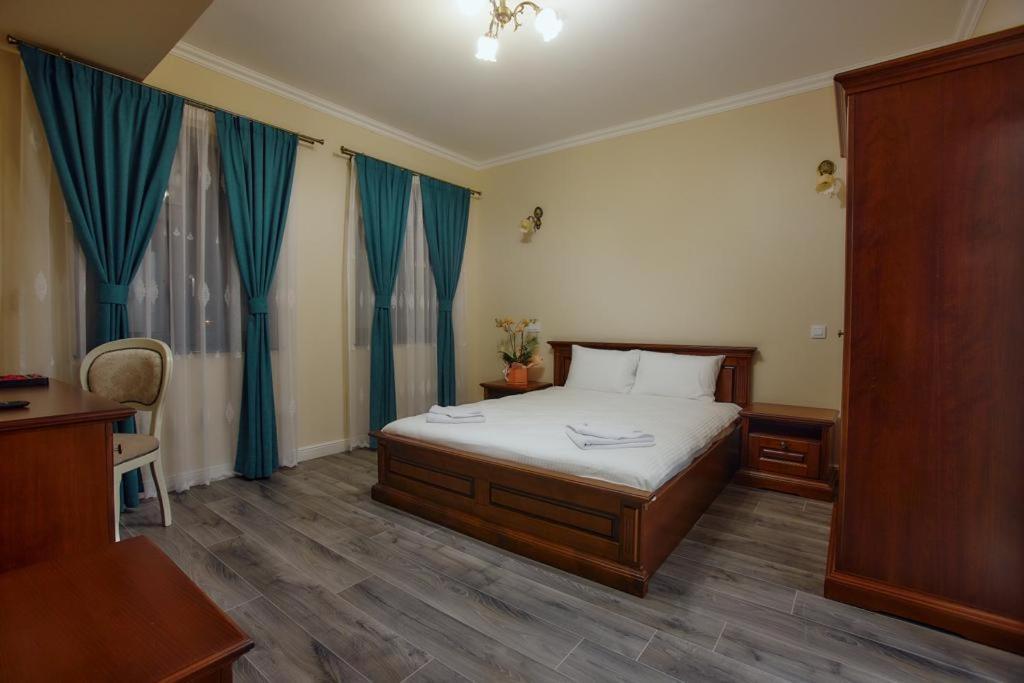 Hotel Imperium Botiz Екстер'єр фото