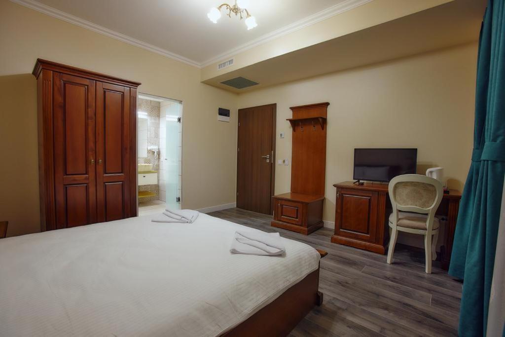 Hotel Imperium Botiz Екстер'єр фото
