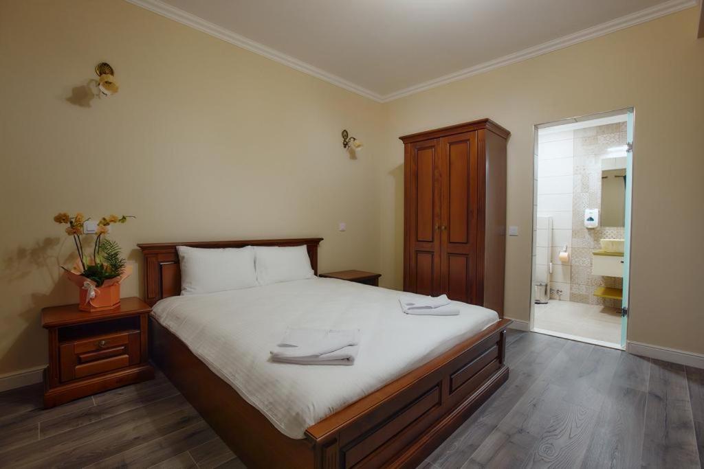 Hotel Imperium Botiz Екстер'єр фото