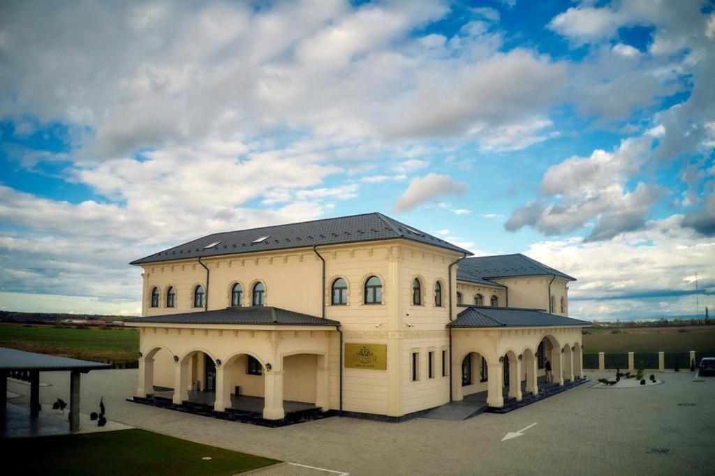 Hotel Imperium Botiz Екстер'єр фото